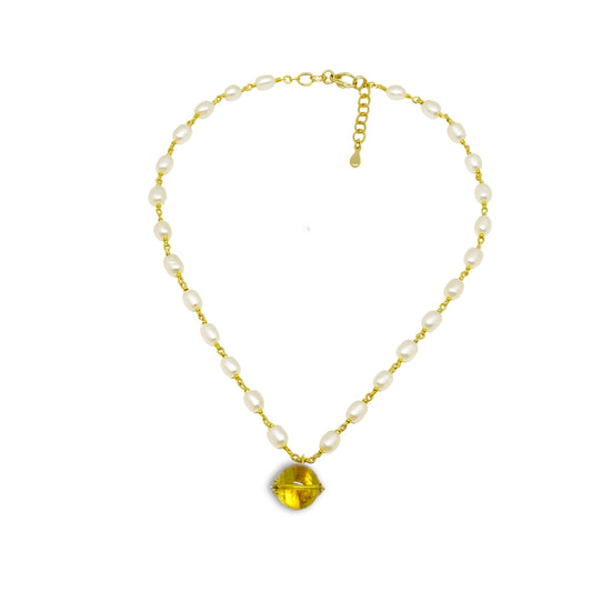 Amber Sphere Necklace with Gold-Plated Pearl Chain – A Touch of Elegance and Dominican Beauty
