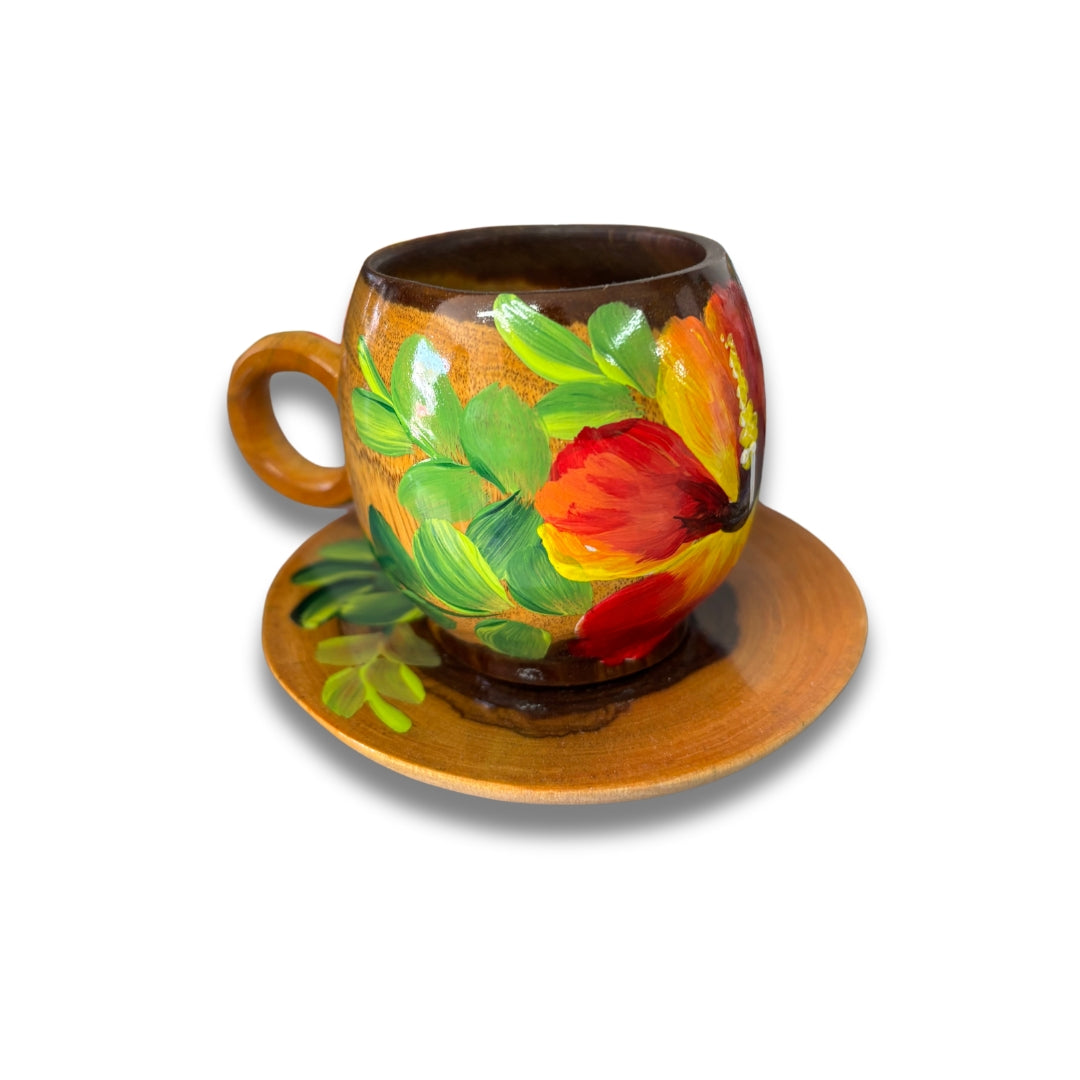 Taza de Café de Madera – Souvenir Dominicano Artesanal con Diseño de Flor de Cayena